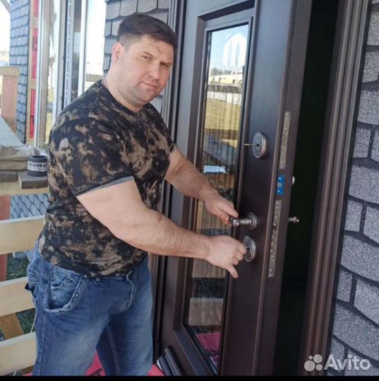 Монтажник помощник монтажника входных дверей