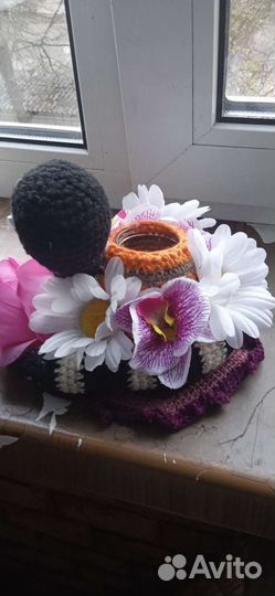 Червячок в цветах