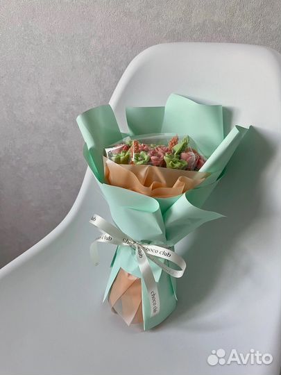 Съедобный букет из шоколада