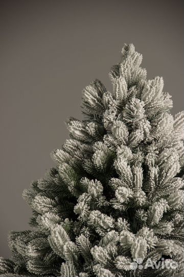 Ель искуственная заснеженная