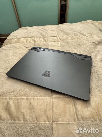 Игровой ноутбук MSI GE66 Raider