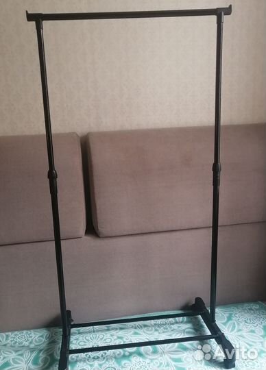 Вешалка для одежды напольная на колесах