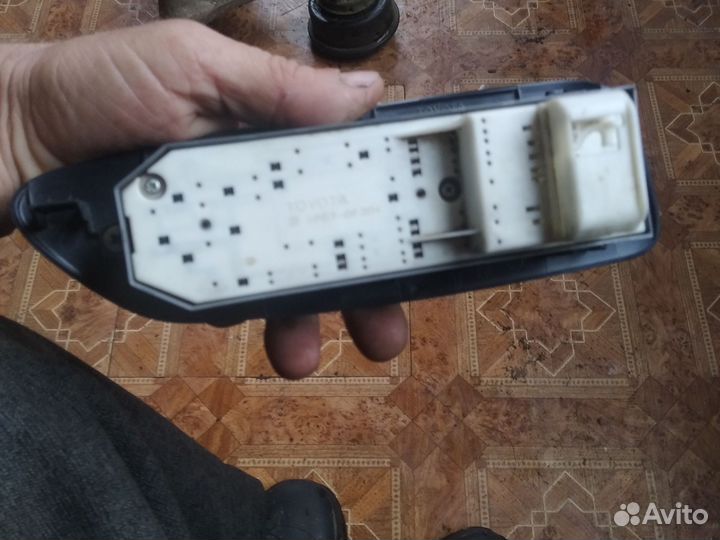 Блок управления стеклоподьемников Toyota Auris