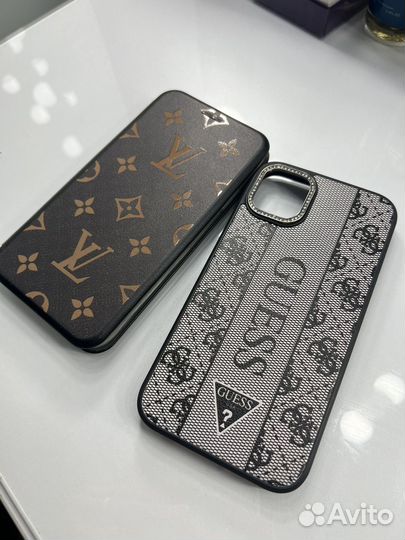 Чехол Guess и чехол книжка LV на iPhone 11