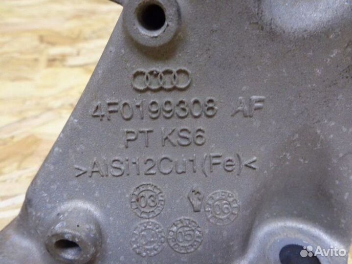 Кронштейн двигателя правый Audi A6 C6 BVJ