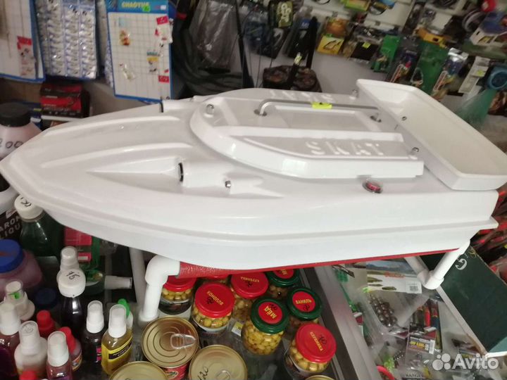 Прикормочный кораблик для рыбалки