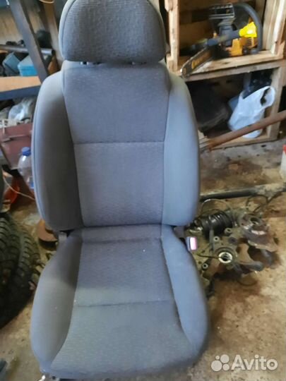 Сиденья передние Chevrolet Aveo T250 с air-bag