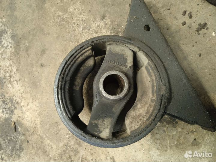 Подушки двигателя Вольво С40 В40