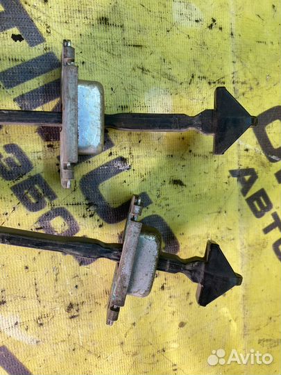 Ограничитель двери Mazda CX-7