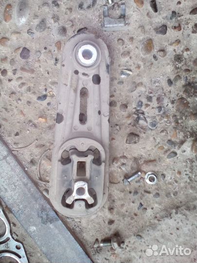 Задняя подушка двигателя Ниссан Жук,Nissan Juke