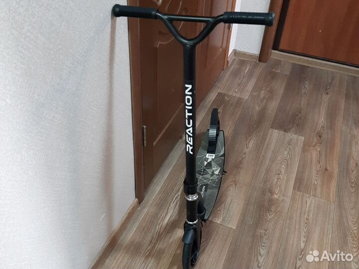 Самокат городской Reaction 200