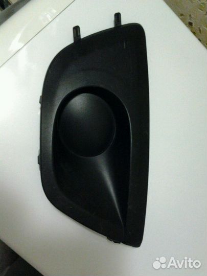 Заглушка на бампер (правая) лада гранта