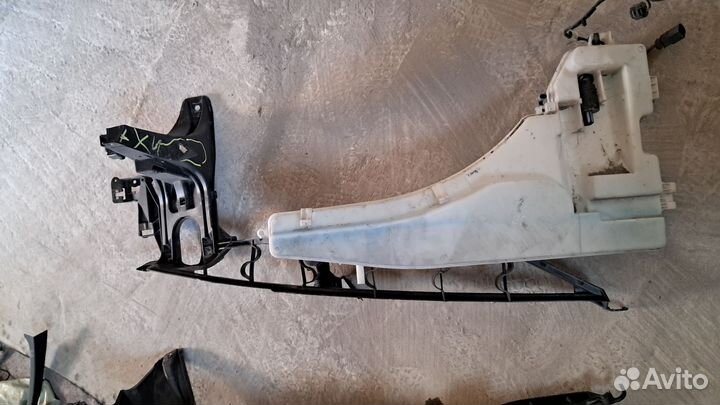 Правый кронштейн крыла и фары бмв х5е70 х6е71