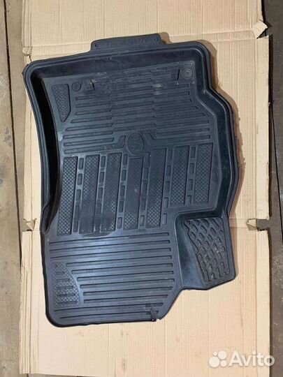 Продам комплект ковриков Тойота Королла 180