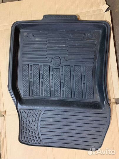 Продам комплект ковриков Тойота Королла 180