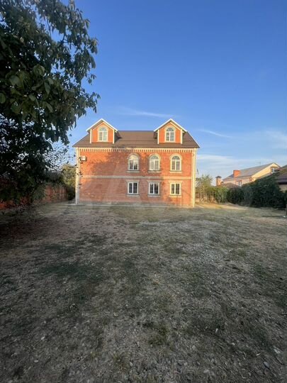 Дом 390 м² на участке 12 сот.