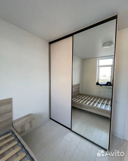 Книжный шкаф