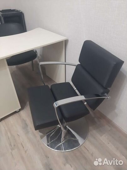 Маникюрный стол, стол для косметики