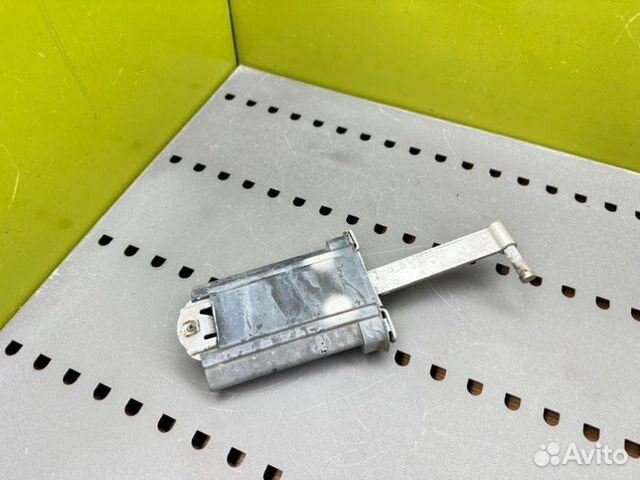 Ограничители двери передние правые Mercedes-Benz