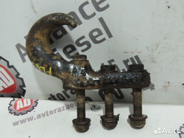 Крюк буксировочный лев. Freightliner Century C120