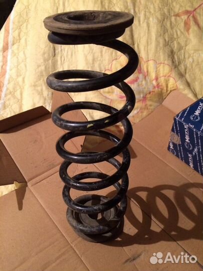 Пружина задняя