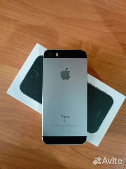 Телефон iPhone se 2016