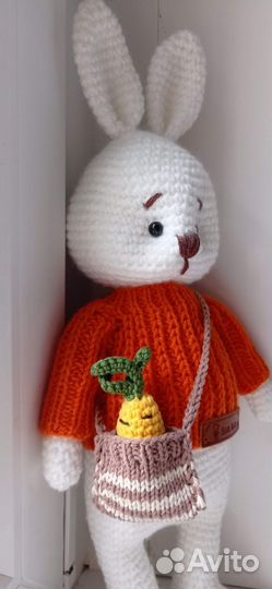 Вязаный зайчик ручная работа