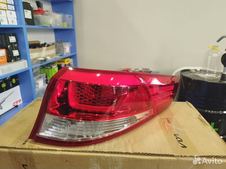 Фара задняя правая kia rio 3