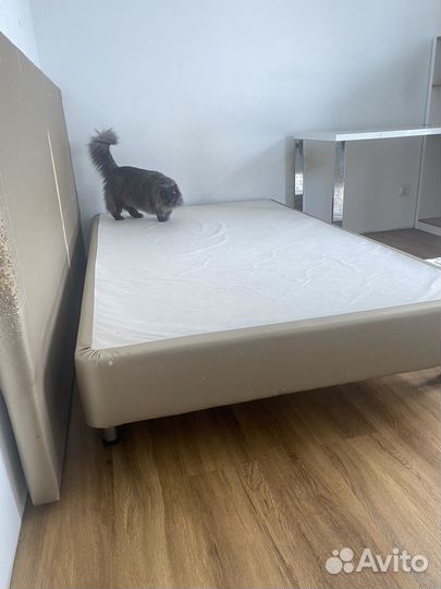 Кровать полутороспальная