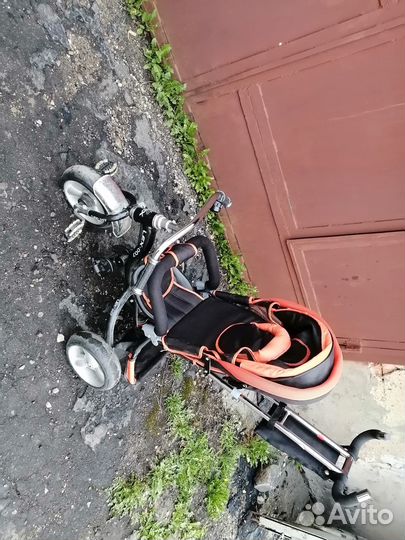 Детский трехколесный велосипед с ручкой