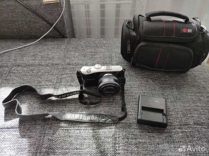 Компактный фотоаппарат Samsung NX100 Kit