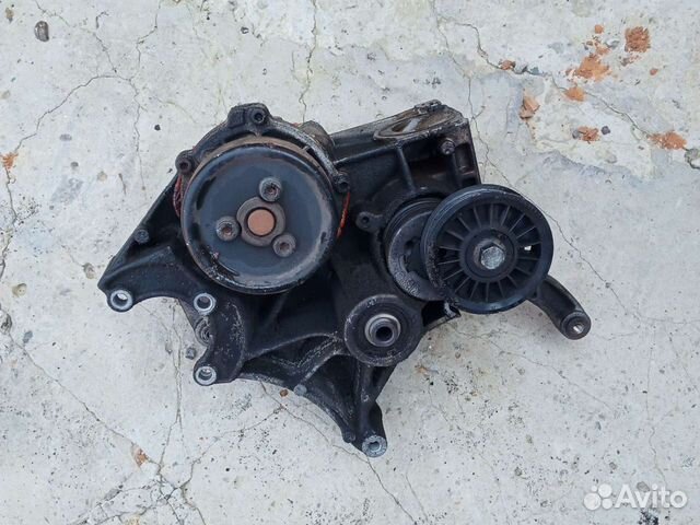 Кронштейн генератора VW Passat B5 1.9 tdi