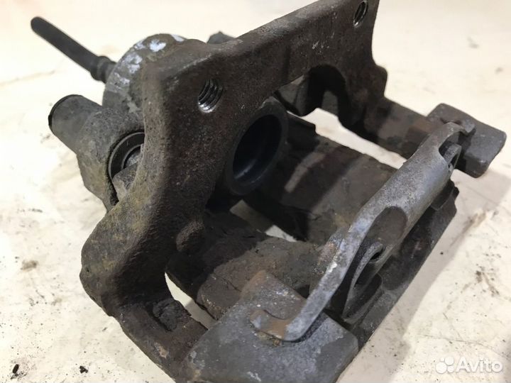 Суппорт тормозной задний Bmw X1 E84 N20B20A 2011