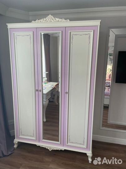 Детский шкаф для одежды и кровать