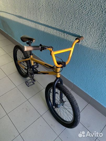 Велосипед BMX (трюковой велосипед)