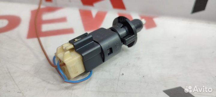 Концевик под педаль тормоза Mitsubishi Airtrek