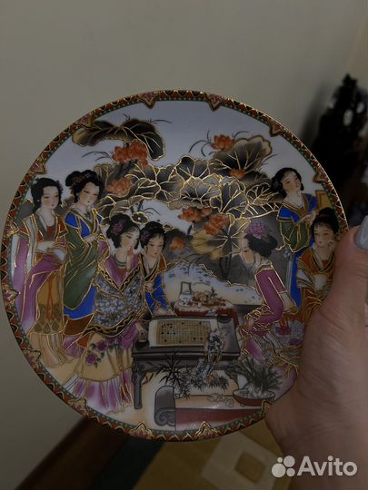 Декоративная тарелка девушки