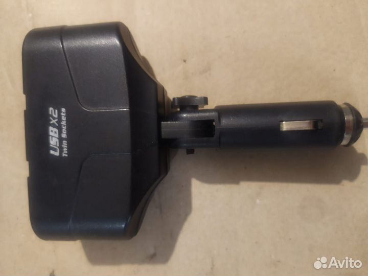 Автомобильное зарядное устройство на 2 входа USB