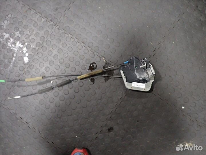 Замок двери Toyota Avensis 2, 2006