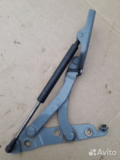 Петля багажника задняя левая Nissan Teana J31