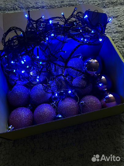 Гирлянда и шарики на ёлку