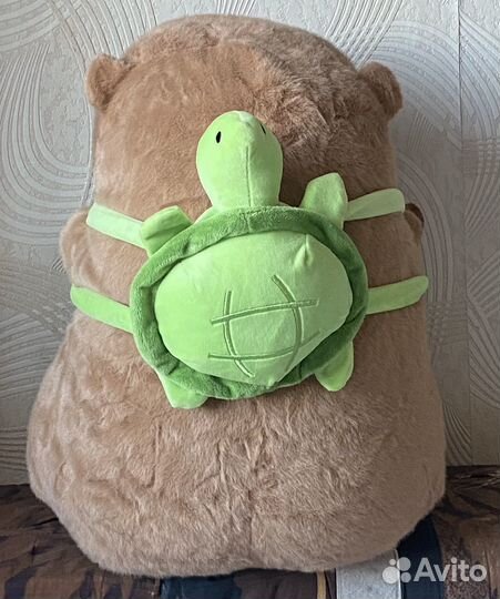 Мягкая игрушка капибара с рюкзаком