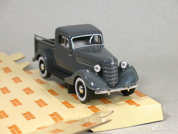 1/43 газ 11-415 серый наш автопром