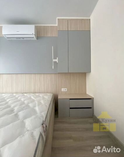 Книжный шкаф