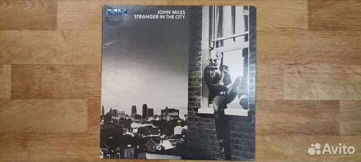 Виниловая грампл John Miles