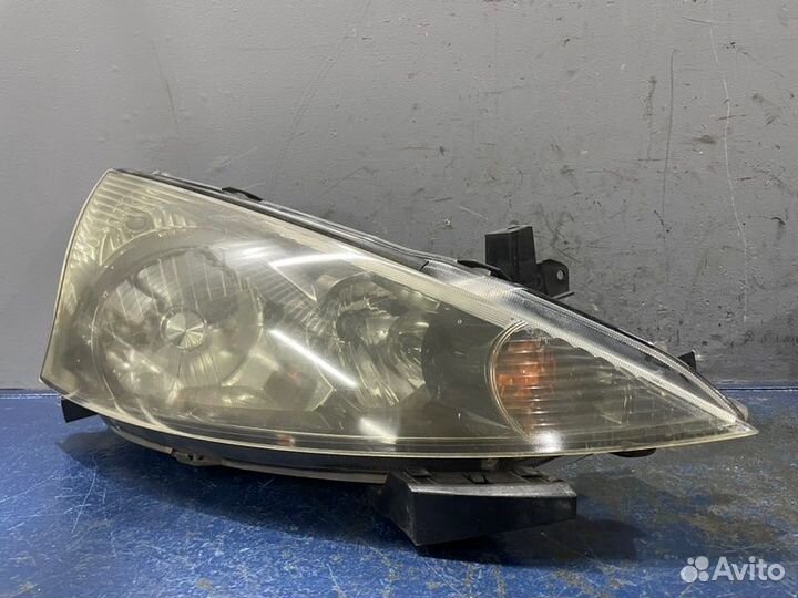 Фары комплект Mitsubishi Grandis NA4W