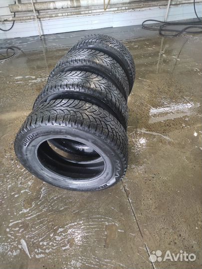 Bridgestone Blizzak Spike-01 265/65 R16