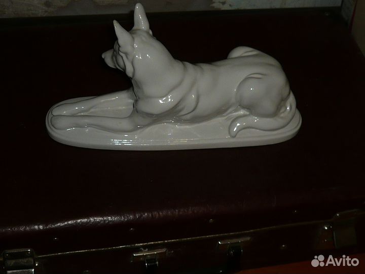 Фарфор. статуэтка СССР овчарка белая большая лфз