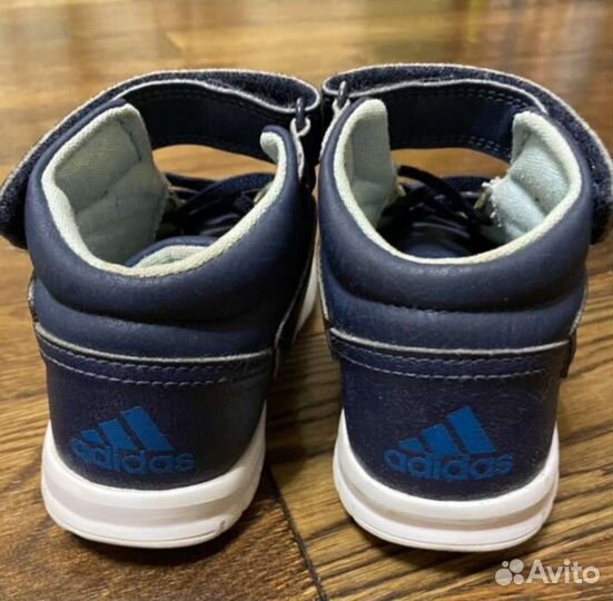 Кроссовки adidas