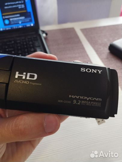 Sony hdr cx240